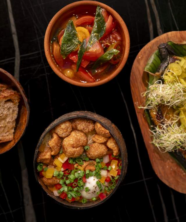 Platillos típicos de Panamá: estofado, bowl de granos, pescado.