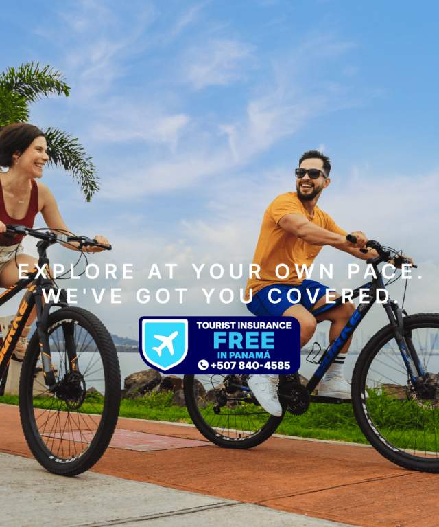 Couple of tourists riding bicycles along Panama City's Cinta Costera with Free Tourist Insurance activated.