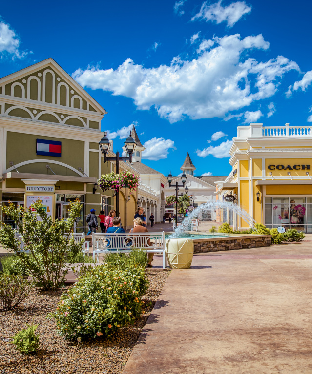 Outlet Shoppes TH & MK