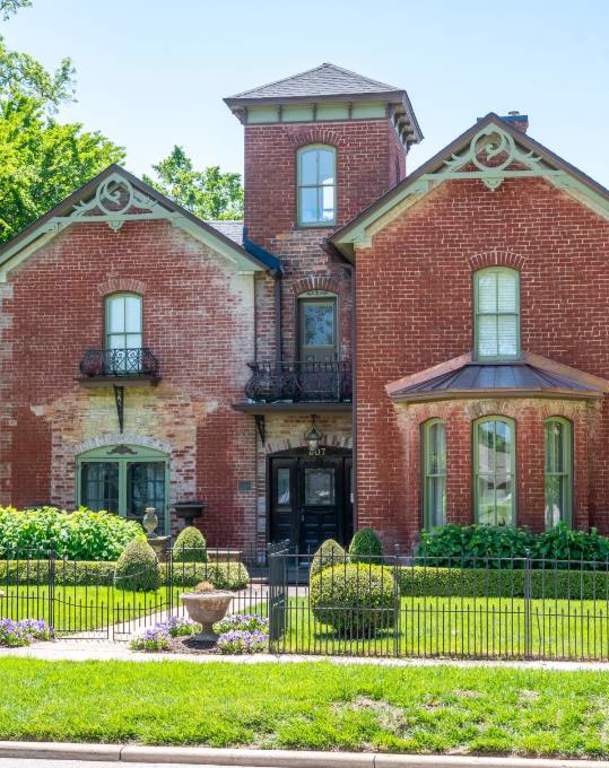 Bentonville’s Gilded Age: A Self-Guide Tour of Italianate Architecture