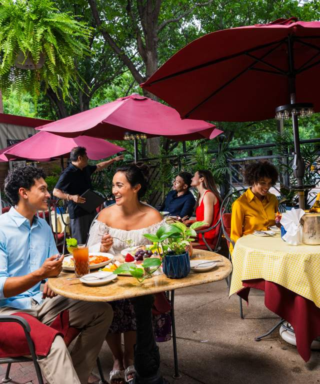 astoria couple eating restaurant