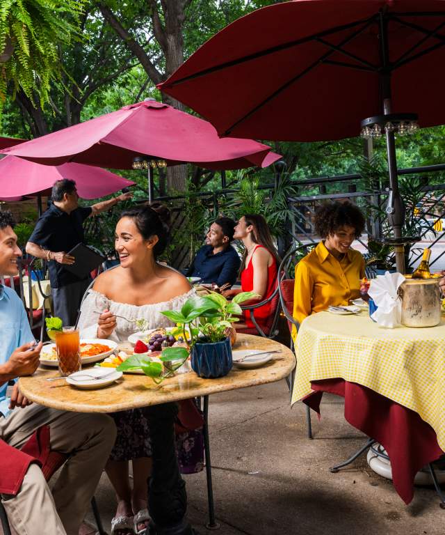 astoria couple eating restaurant