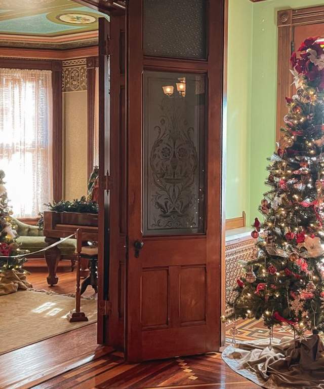 Annandale House holiday decor