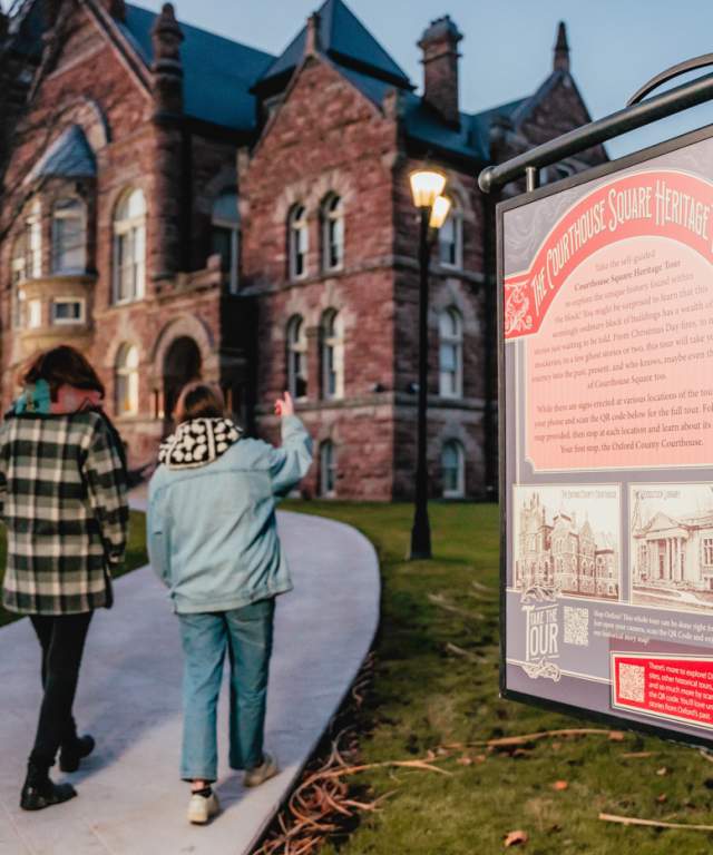 woodstock walking tour