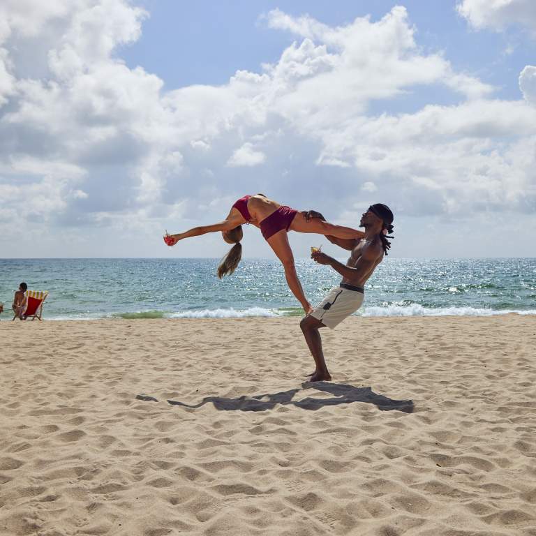 EUTS Yoga Couple