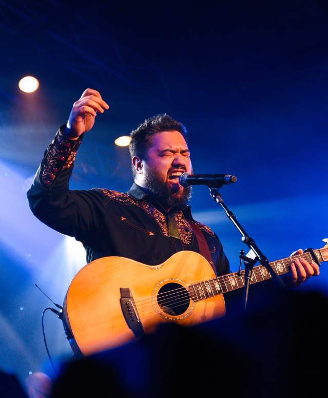 Jaydin Shingleton performing at Tussock Country Music Festival