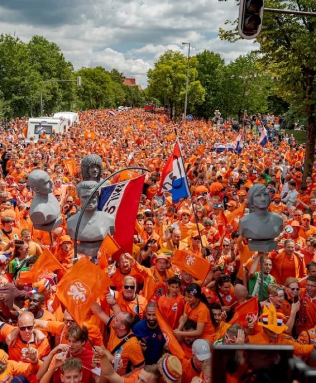 Orange Fanwalk