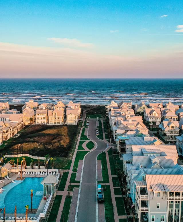 Overview of houses near the beach at Cinnamon Shore.