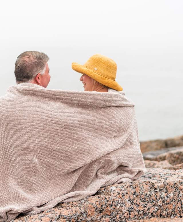 Couple-beach-winter texan