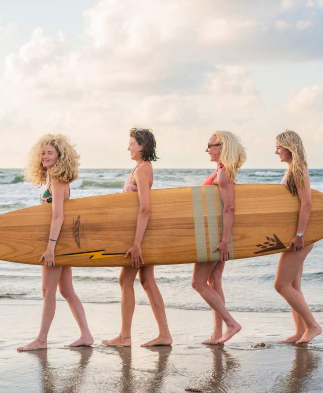 Girls-beach-surf
