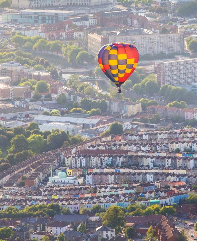 A balloon from the Bristol International Balloon Fiesta flying over the Totterdown area of the city - credit Paul Box