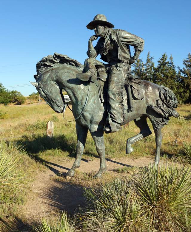 Trail Boss Statue Boot Hill