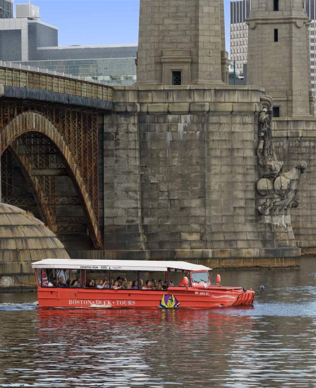 attractions duck tour on river