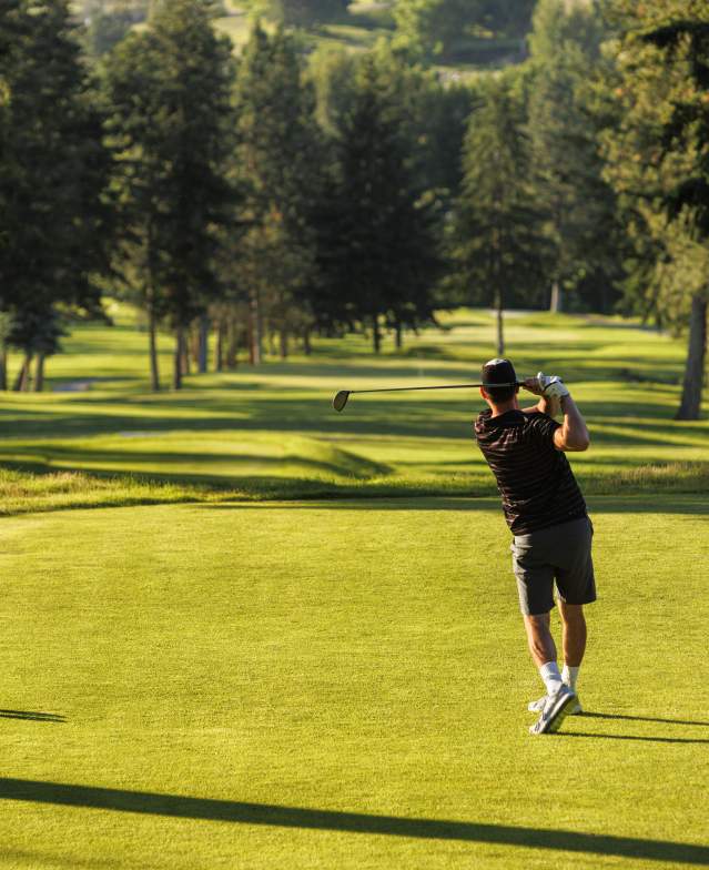 Person hitting a drive at Sunset Ranch Golf Country Club
