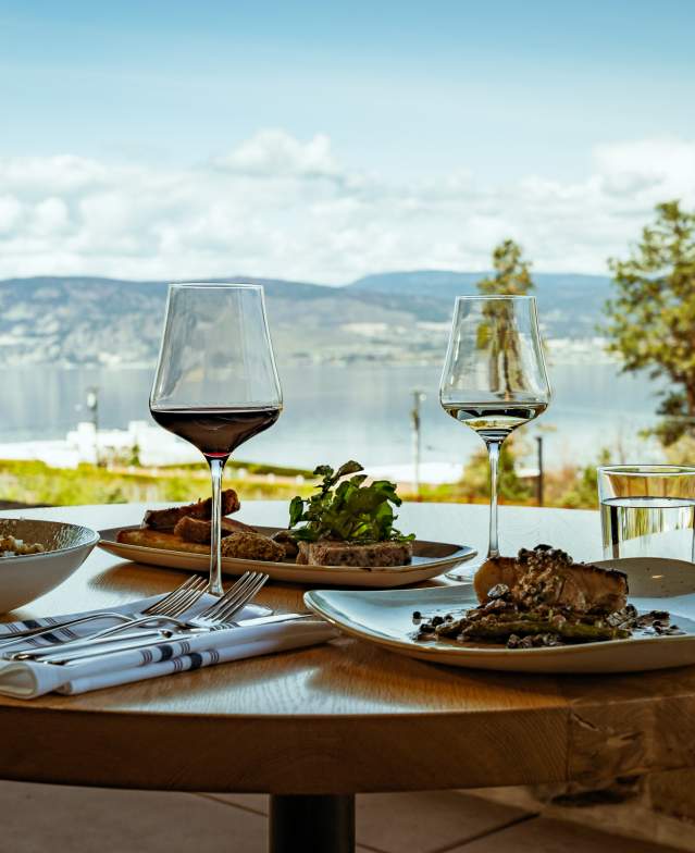 Home_Block_Restaurant_at_CedarCreek_Estate_Winery (Colour Graded)
