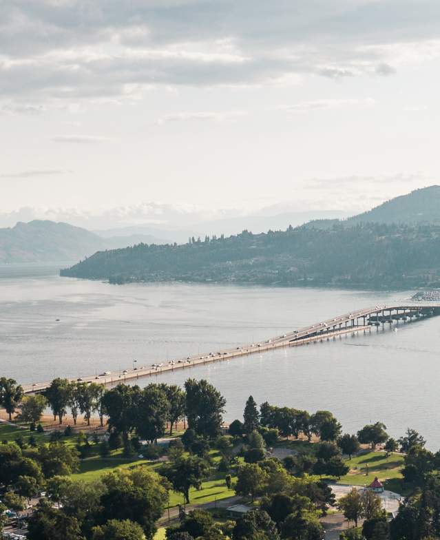 Kelowna_City_Park_and_Bridge_Aerial