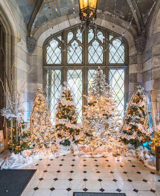 Lyndhurst Holiday Decor