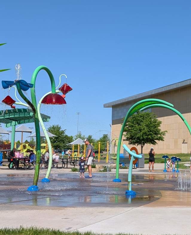 Splash pad structure