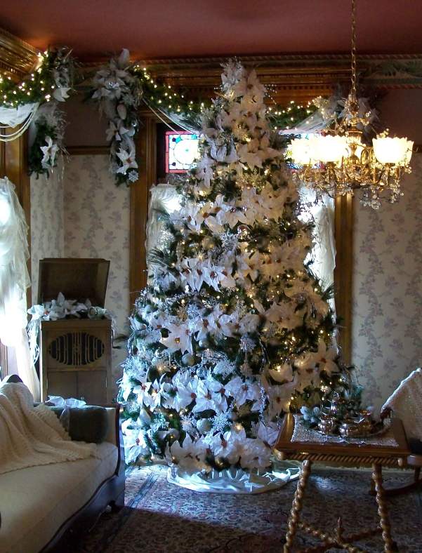 Olde World Christmas at Strawberry Hill Museum