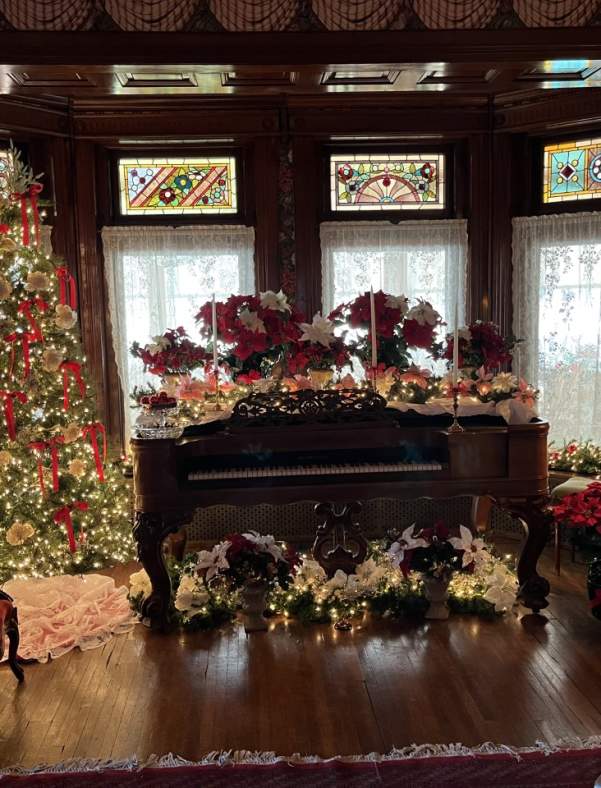 Olde World Christmas Nighttime Tour