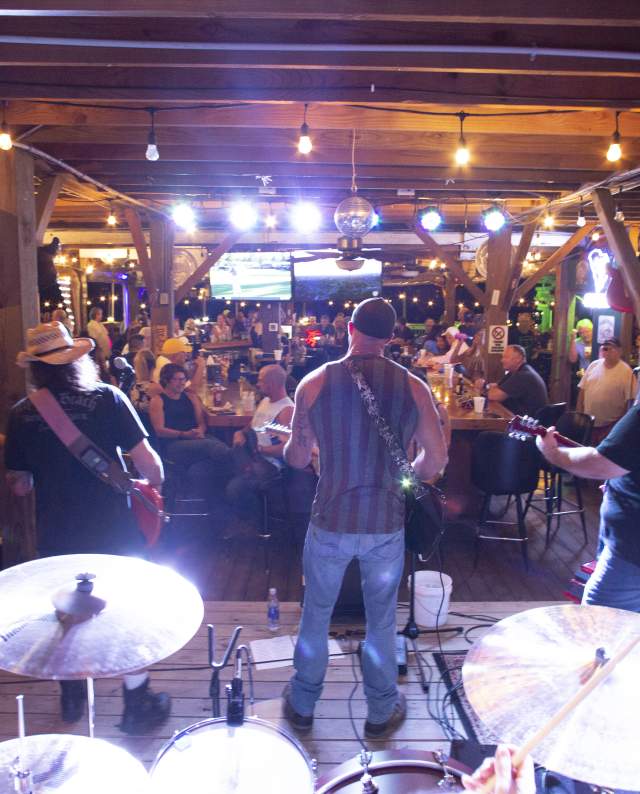 LIVE MUSIC