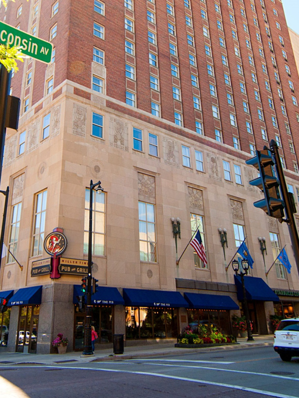 Hilton Milwaukee Exterior
