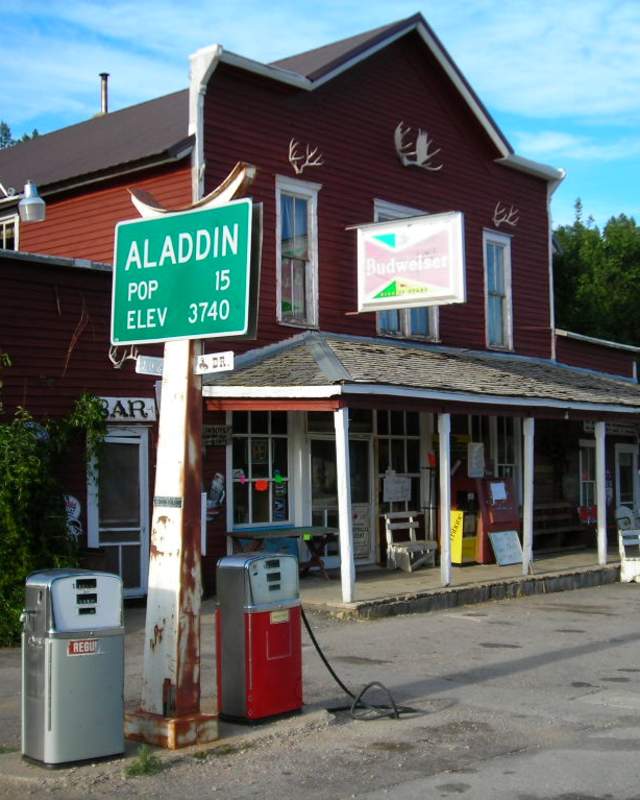 Storefront of Aladdin Store