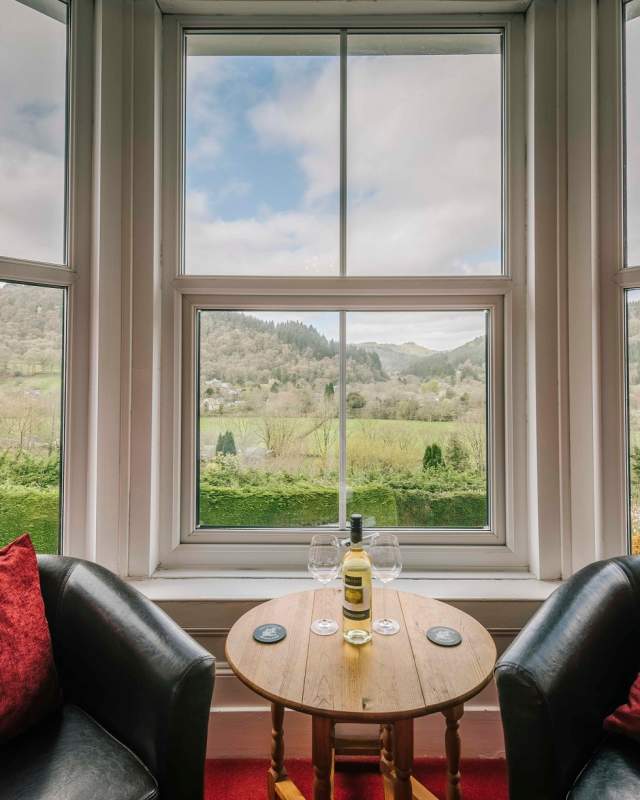 Two seats with view to the mountains