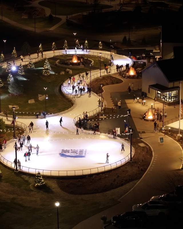 Holland Ice Park Night