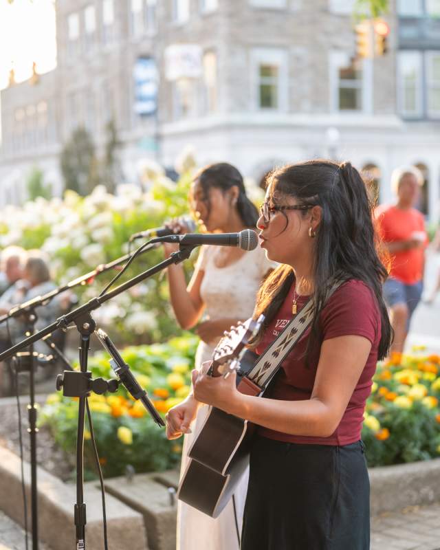 Street Performer Singer