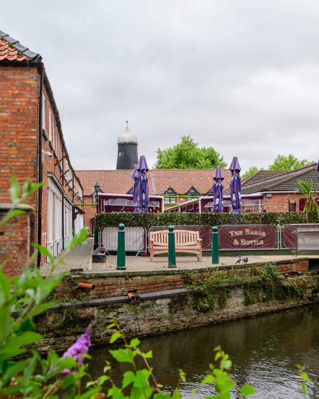 Cycle Lincolnshire - Sleaford - The Barge and Bottle - Summer