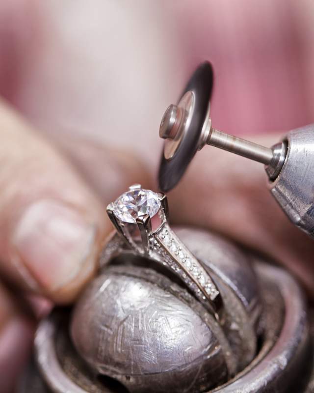 Repairing diamond ring