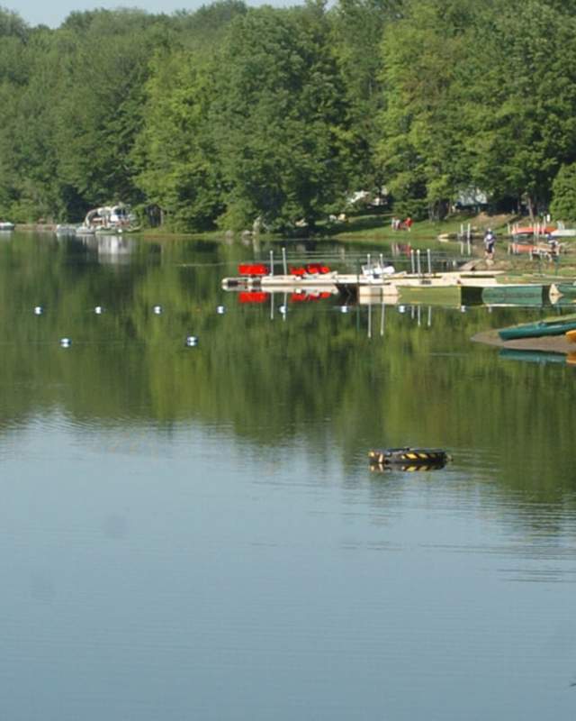 Poconos Keen Lake Camping Cottage Resort lake