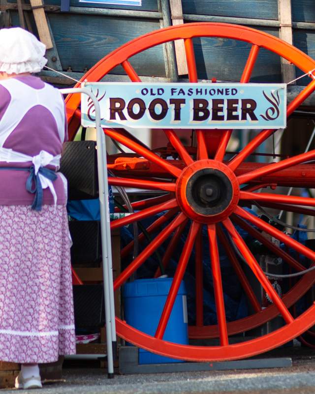 Root Beer Wagon with two amish dressed ladies serving root beer