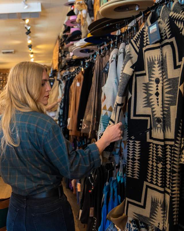 Girls Shopping - Experience Prescott