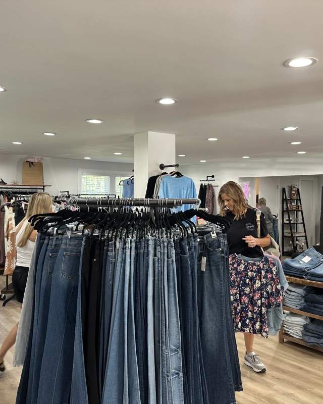 Boutiques & Gift Shops