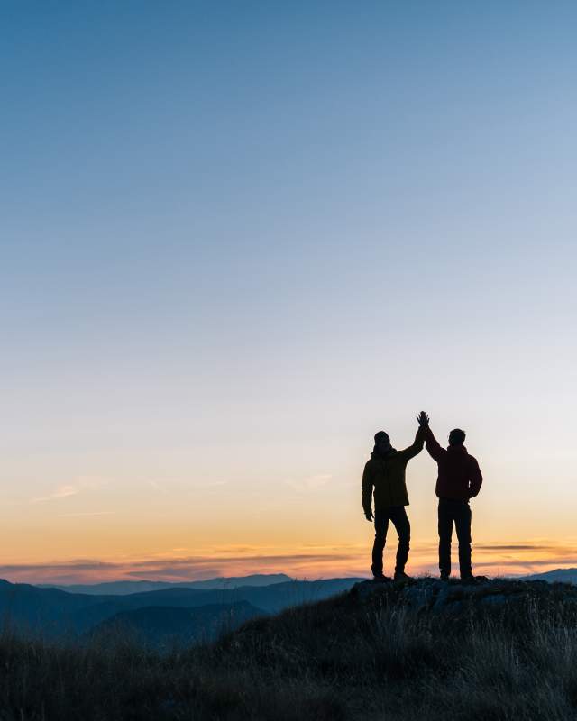 people on the horizon