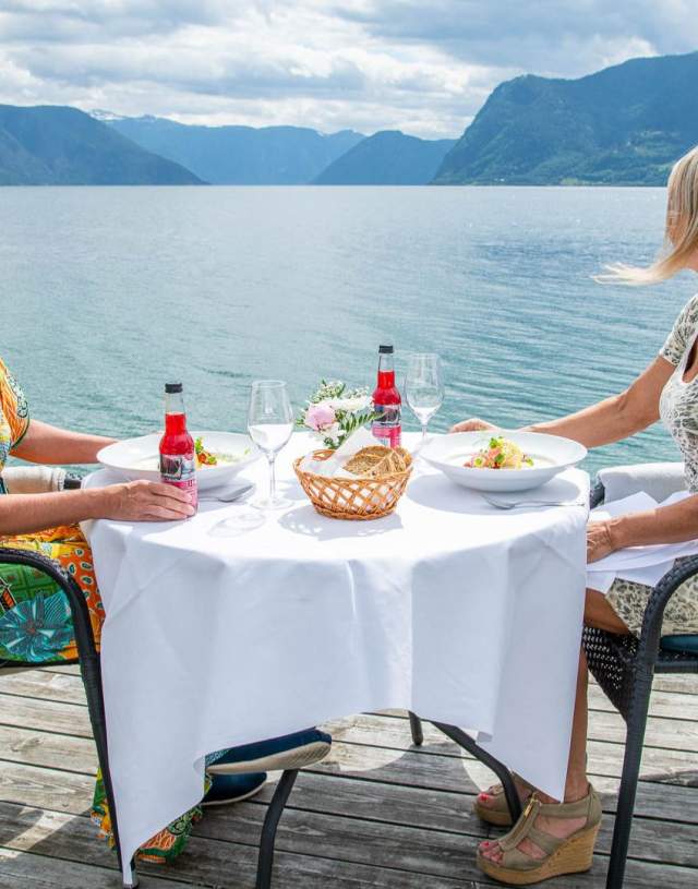 Essen und Trinken im Leikanger Fjordhotel
