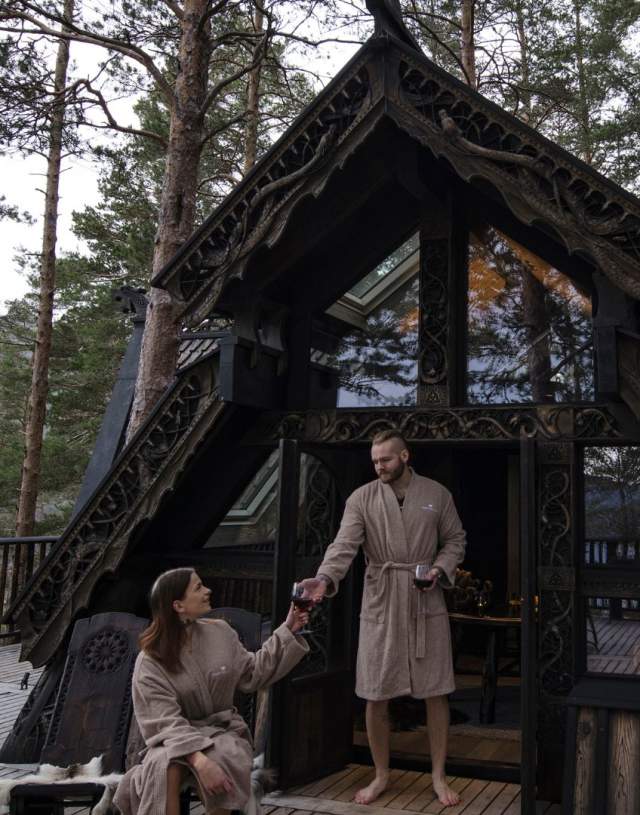 The Raven's Nest, Kaupanger