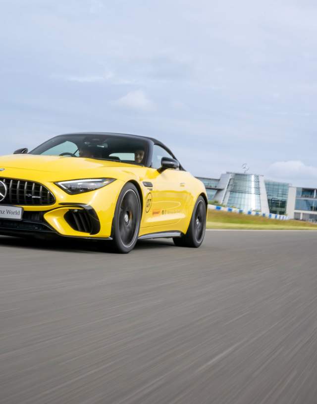 Mercedes Benz World - Driving Experience