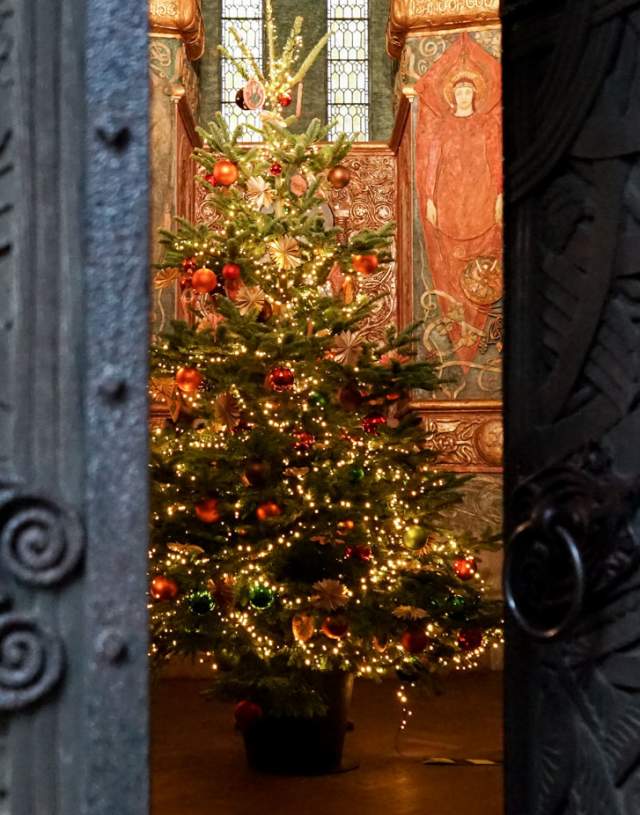 Watts at Christmas image credit Libby-Whyte