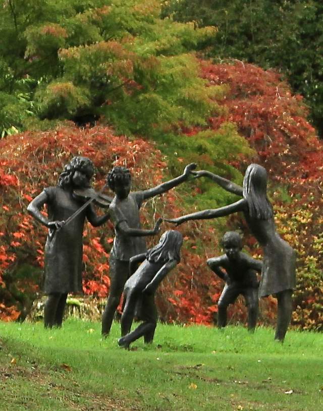 Ramster Garden Autumn Walk