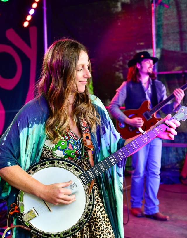 Musicians on stage playing banjo and guitar