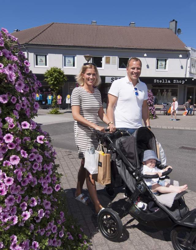 blomster og folk på shopping