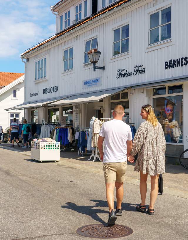 Par på shopping i Lillesand