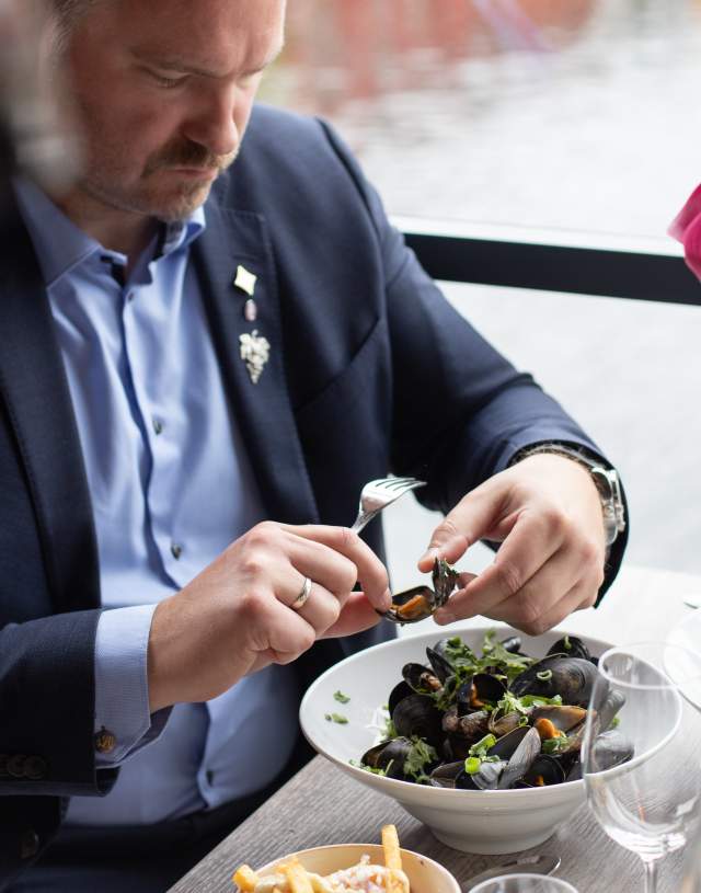 Dagfinn Galdal, sommelier fra Boen Gård, på Hos Moi i Kristiansand