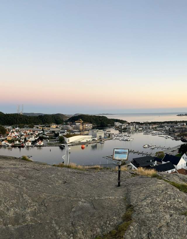 Utsikt over byen fra Uranienborg i Mandal