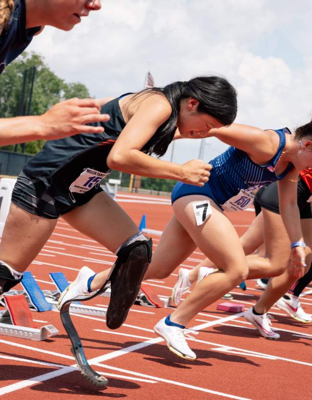 Group of adaptive runners starts a race