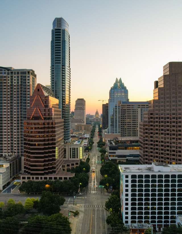 Bird's eye view of Congress Avenue from the Congress Avenue Bridge, up to the Capitol.