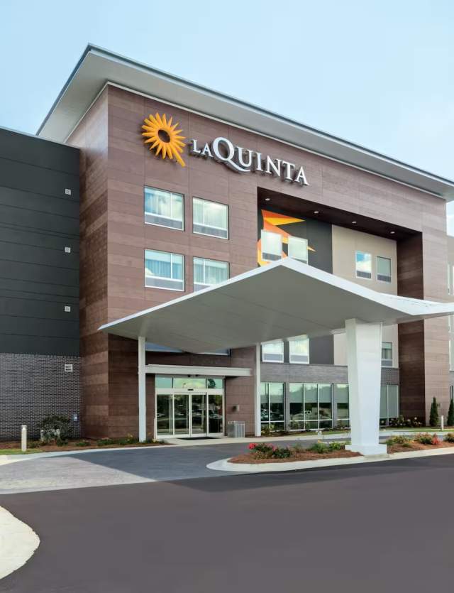 la quinta entrance